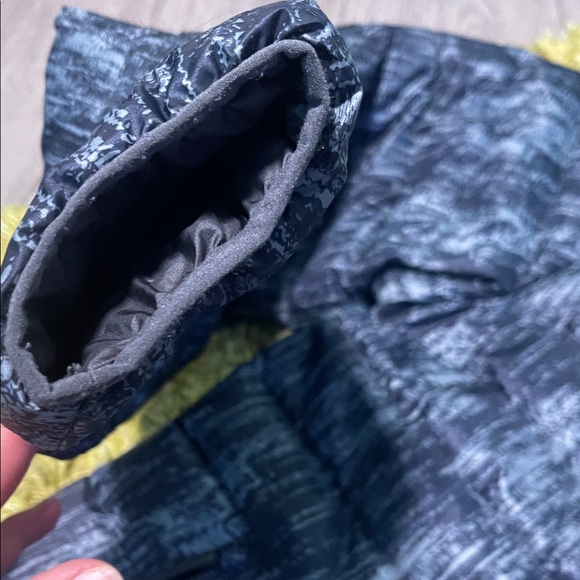 Patagonia Navy and Light Gray Puffer Jacket - Picture 4 of 11